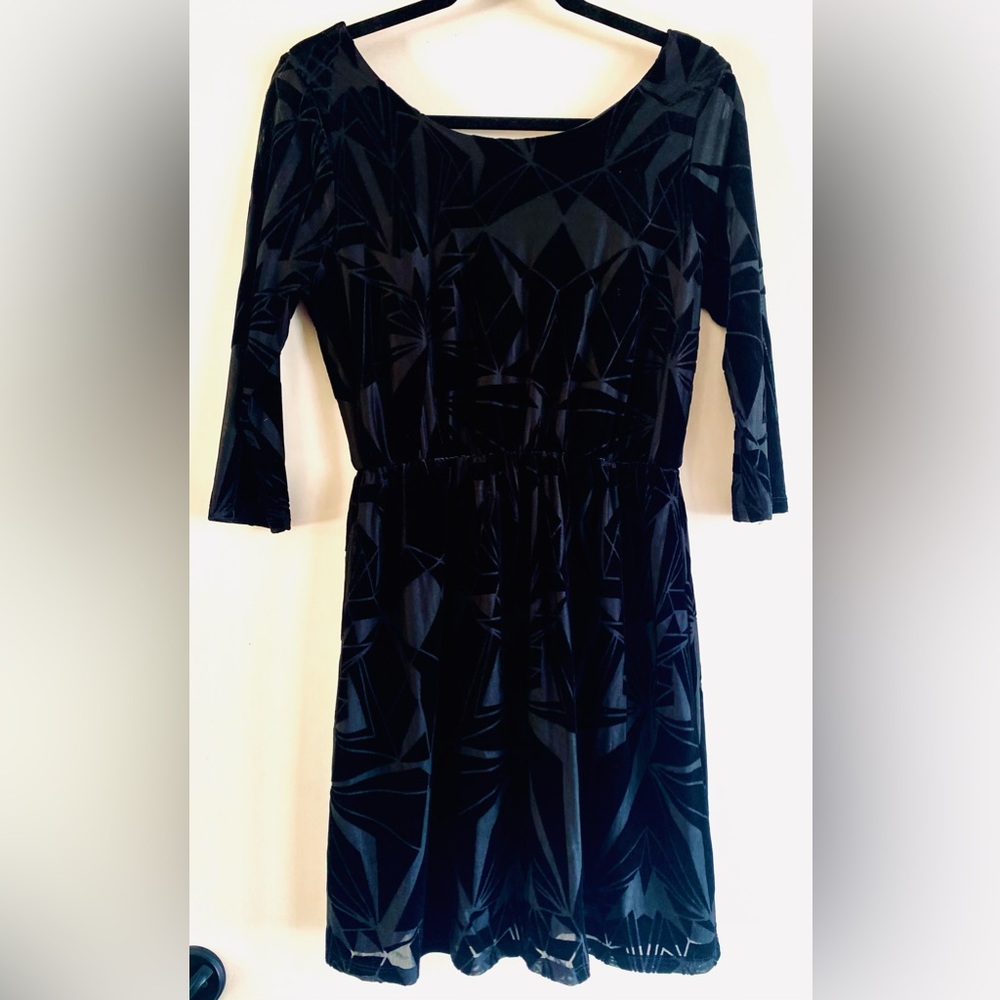 Everly cocktail dress, velvet and sheer geometric pattern. Size M.